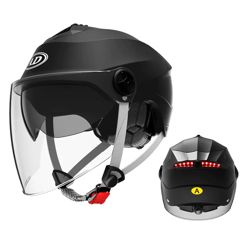Kask motocyklowy 818 LED z półtwarzą i podwójnym daszkiem